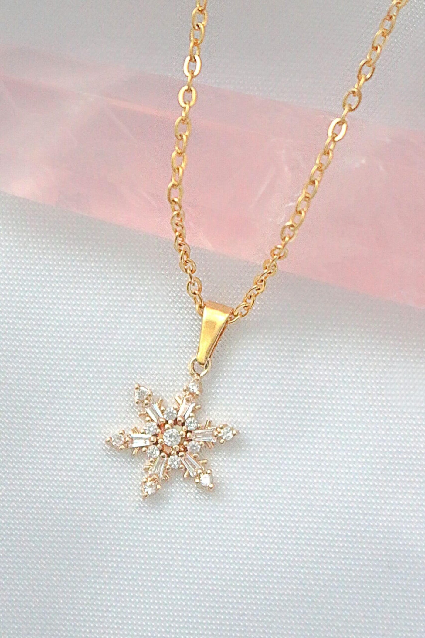 Necklace - Snowflake - 24k gold plated.